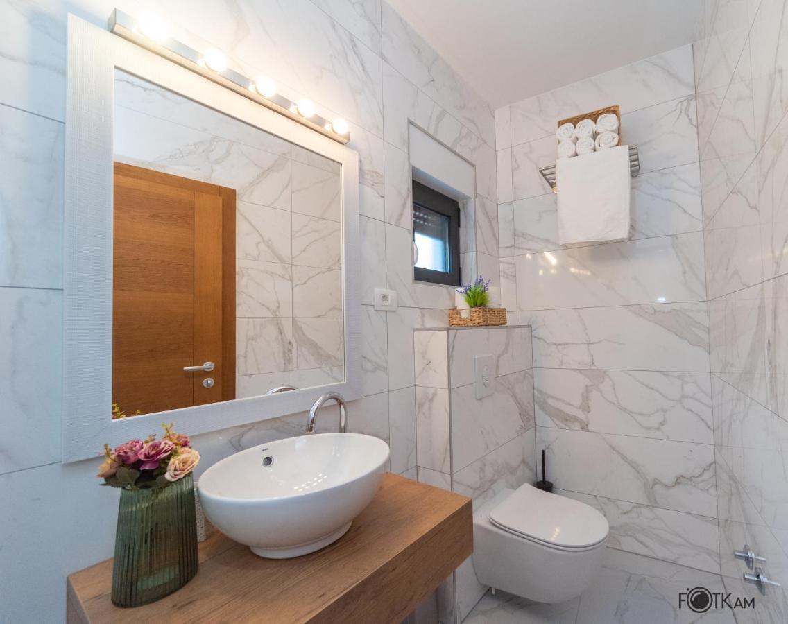 Libar Studio Apartments Baška Voda Kültér fotó